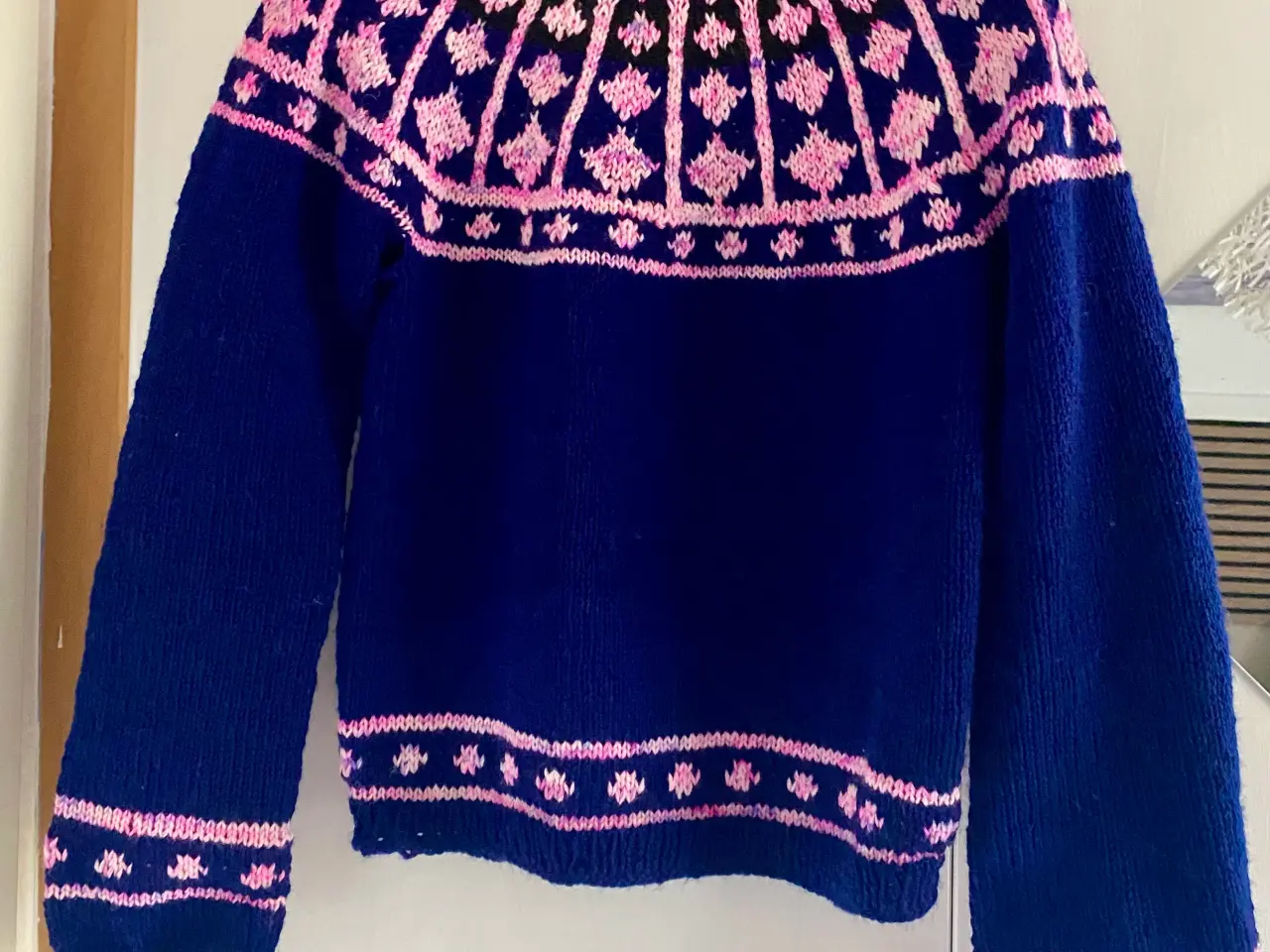 Billede 1 - Nystrikket sweater i strømpegarn og merino