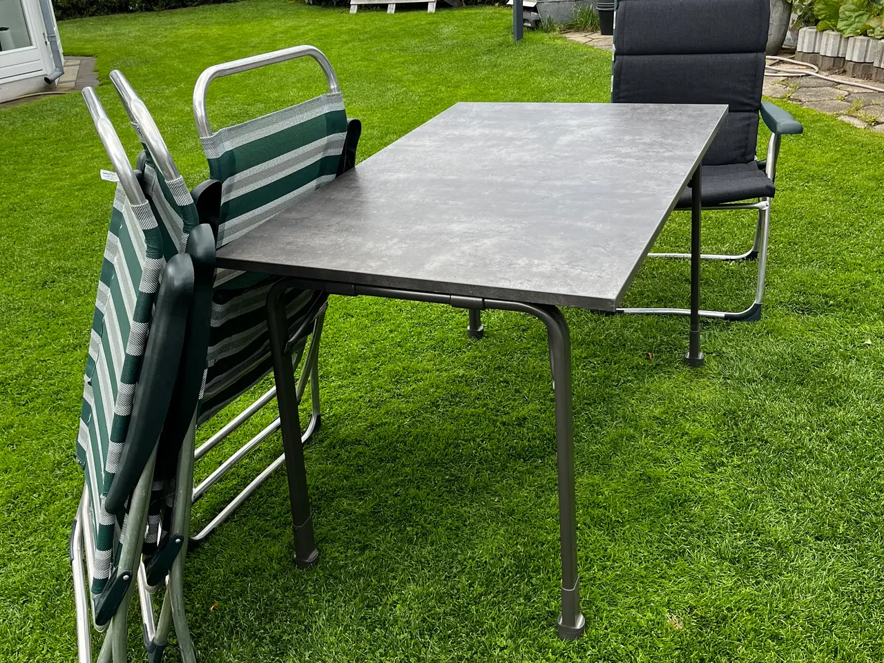 Billede 2 - Campingbord + 4 positionsstole med hynder