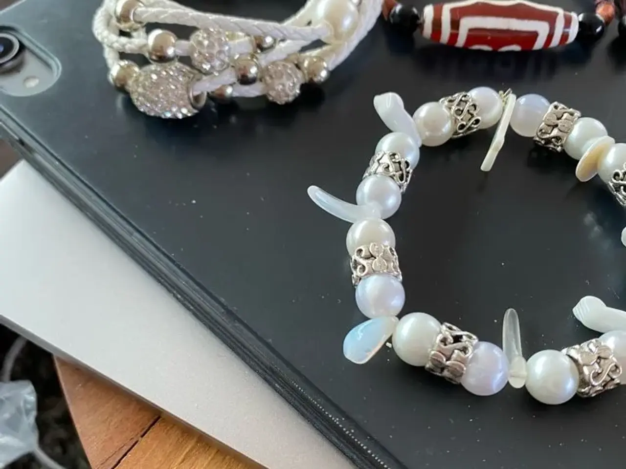 Billede 2 - Flotte armbånd