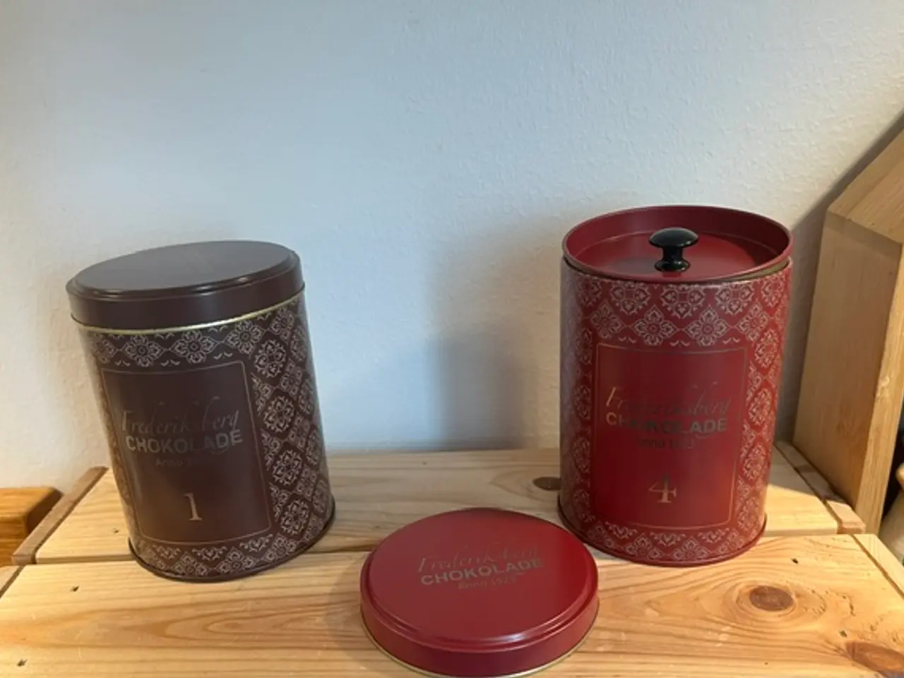 Billede 3 - Flotte Frederiksberg Chokolade dåser m/dobbelt låg