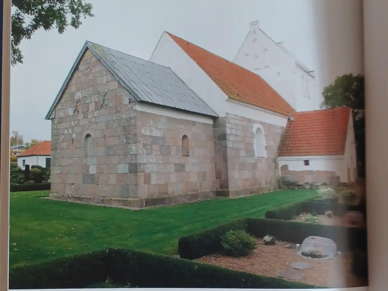 Billede 3 -  KLARUP KIRKES historie