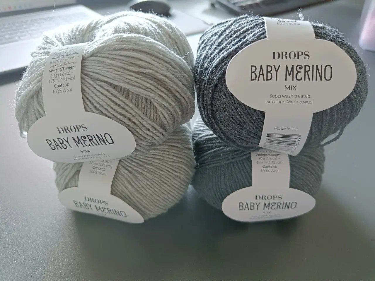 Billede 1 - DROPS Baby Merino Mix garn (lysegrå & mørkegrå)