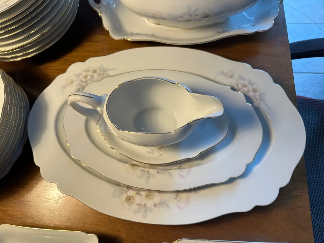 Billede 5 - Stort Bavaria stel med æbleblomst og guldkant