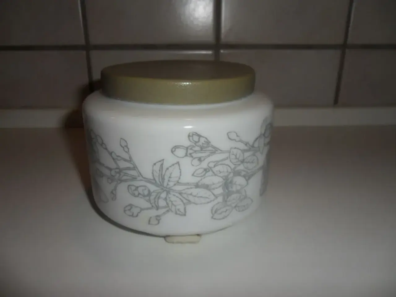 Billede 4 - Opal krukker med motiver og låg 2 stk.