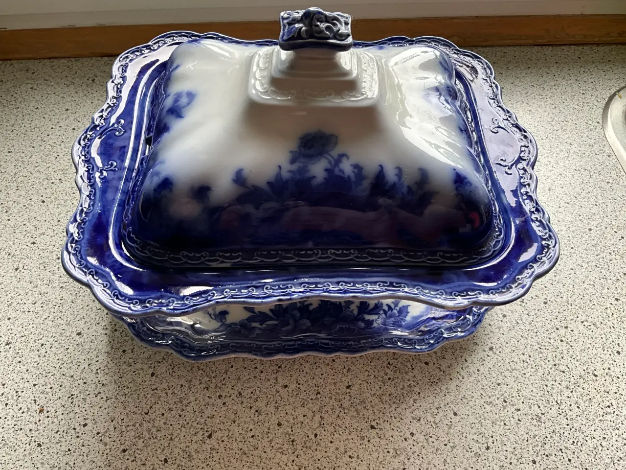 Billede 9 - Royal Wedgwood suppeterrin med underskål