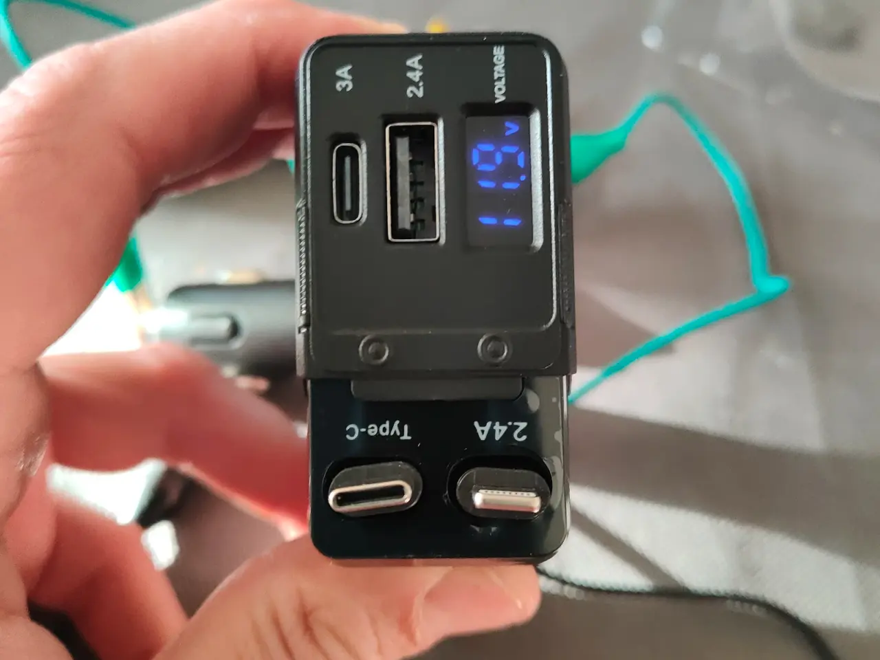 Billede 2 - En 4-i-1 bilopladeradapter