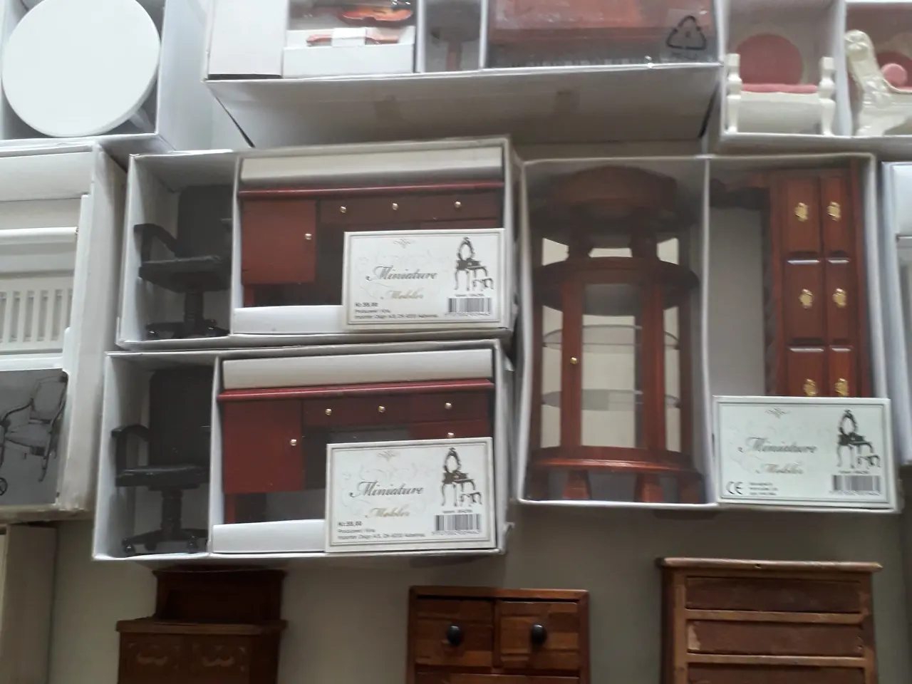 Billede 2 - Dukkehusmøbler - Miniature Samling med tilbehør.