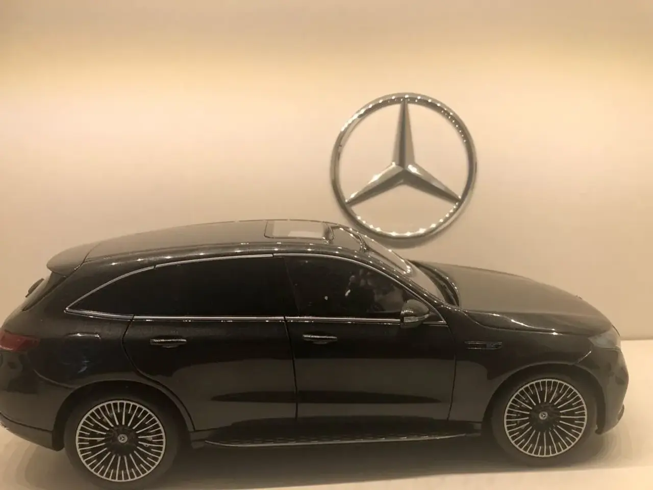 Billede 2 - Mercedes EQC400 med lys