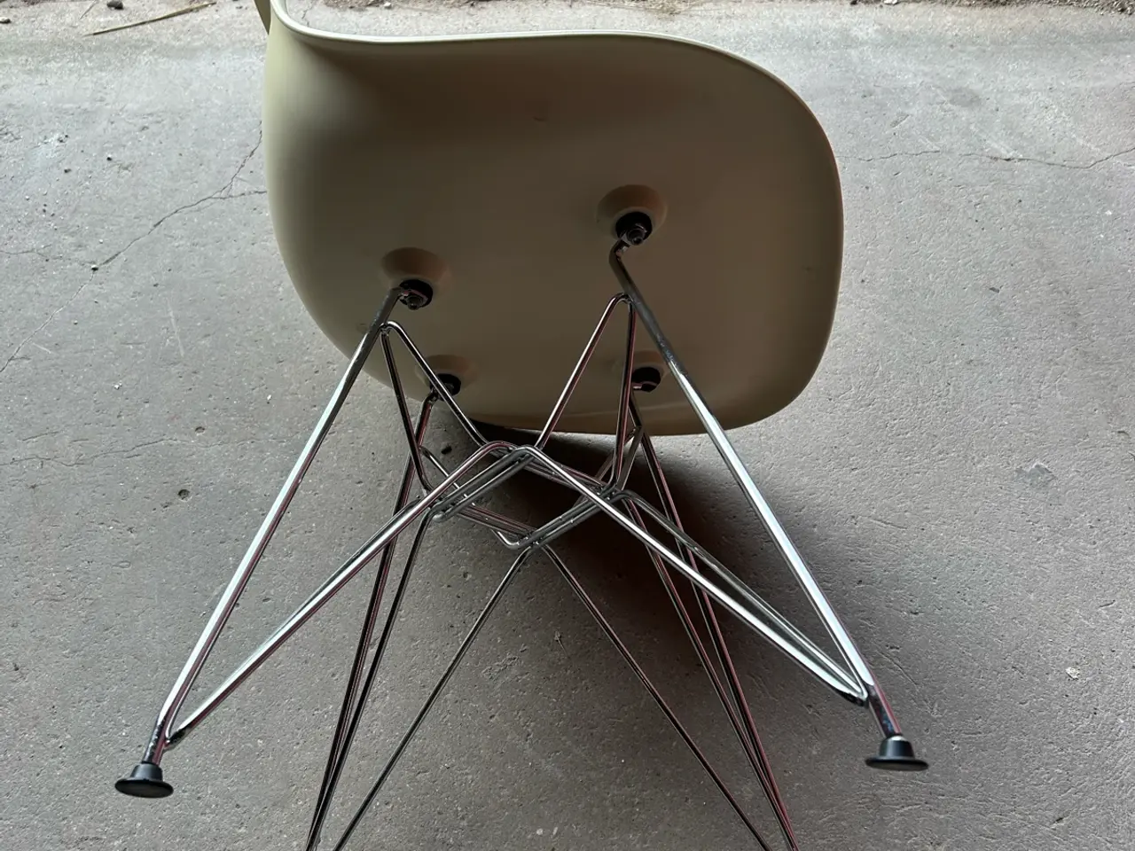 Billede 9 - 8 stk. flotte Eames DSR-stil spisebordsstole (Repl