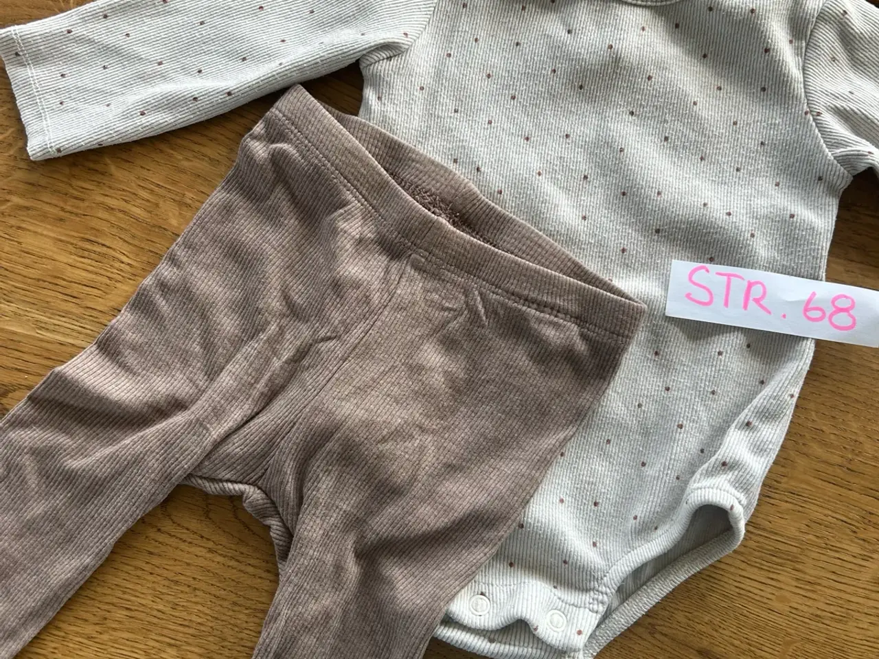 Billede 4 - Babytøj størrelse 68