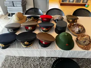 Spændende militærhistorisk hovedbeklædning til en 