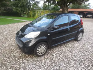 Peugeot 107. 1.0 i År 10 Uden syn. 