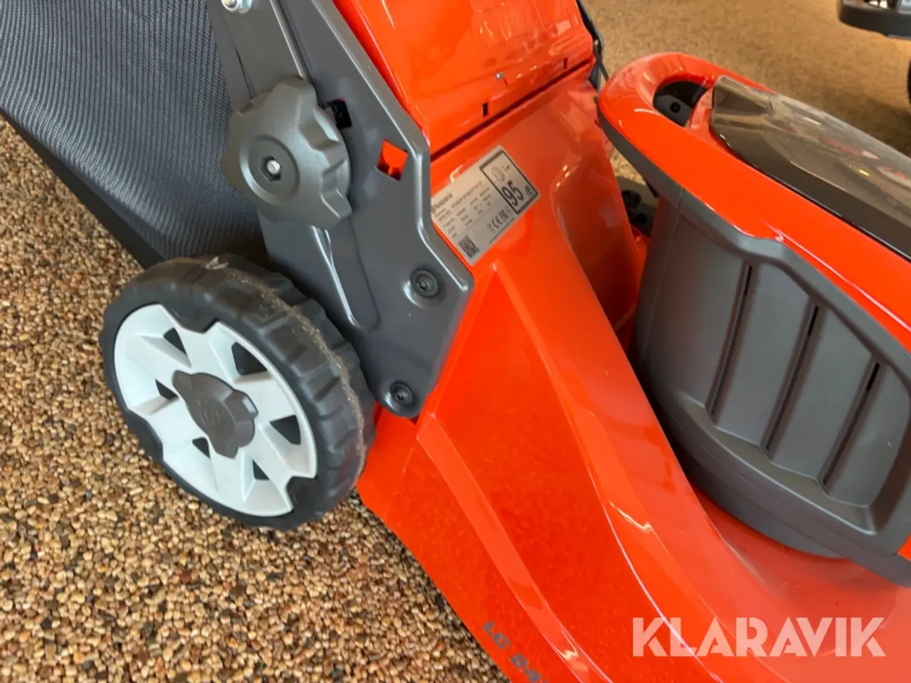 Billede 5 - Græsslåmaskine Husqvarna LC247i 1 styk