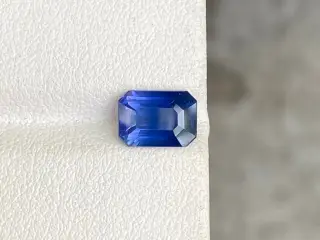 løs mørkeblå safir 2 carat