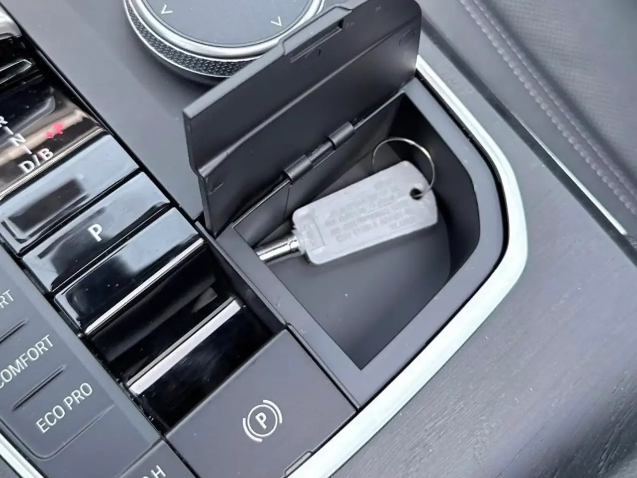 Billede 2 - BMW i4 opbevarings box til mønter og lign.