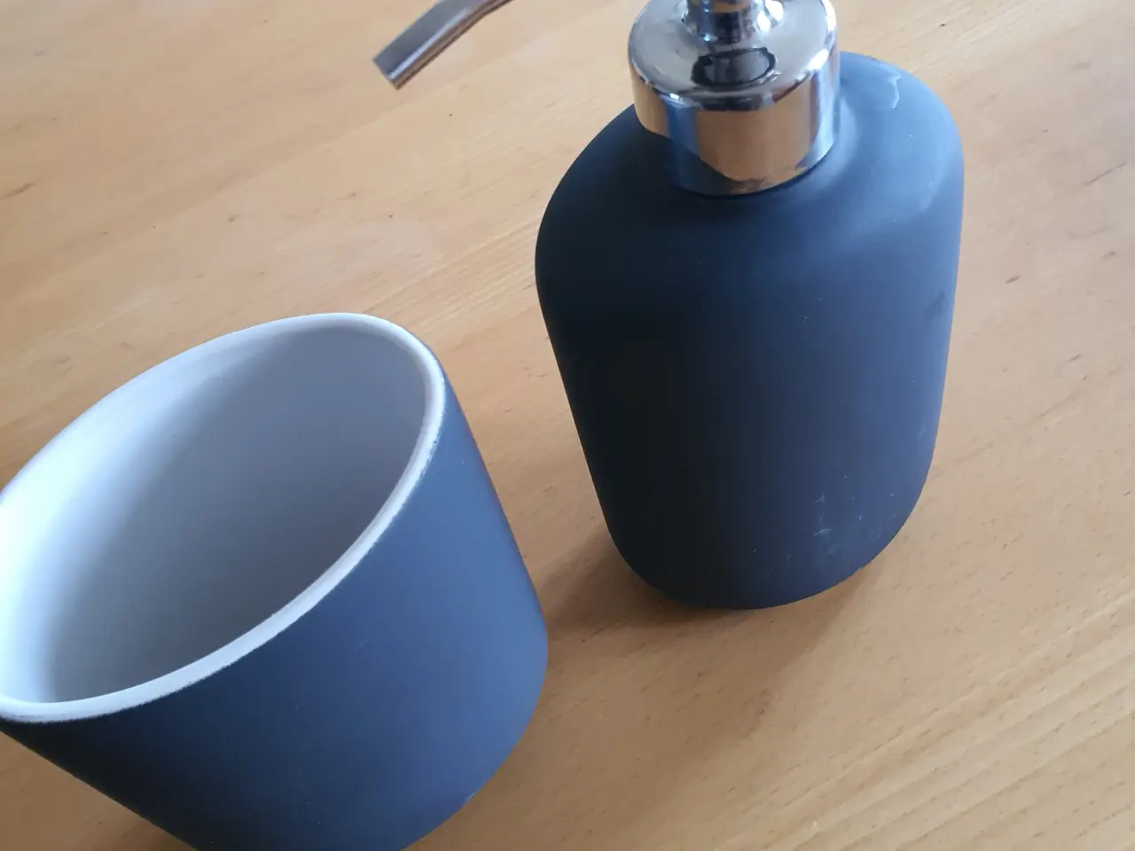 Billede 2 - Tandbørste /Sæbe holder IKEA