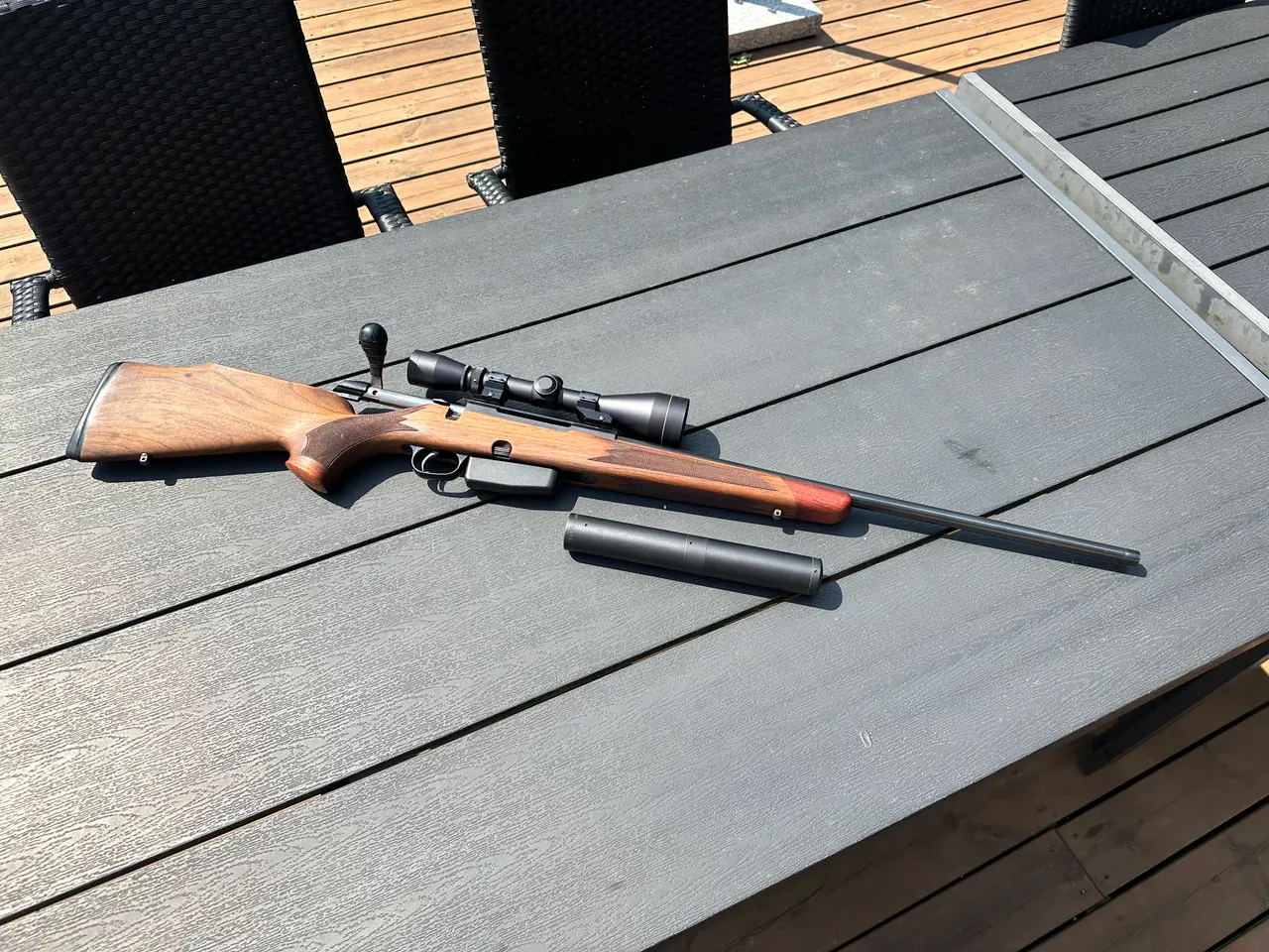 Billede 2 - Tikka Delux 690 - Leupold - Dæmper