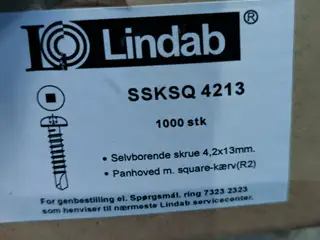 Rest skruer, bits + spændebånd fra ventilation