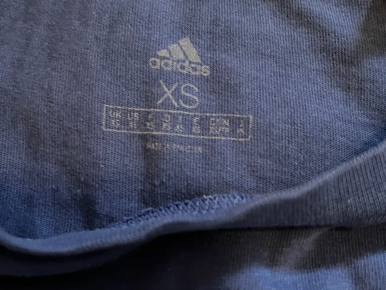 Billede 4 - T-shirt fra Adidas. 