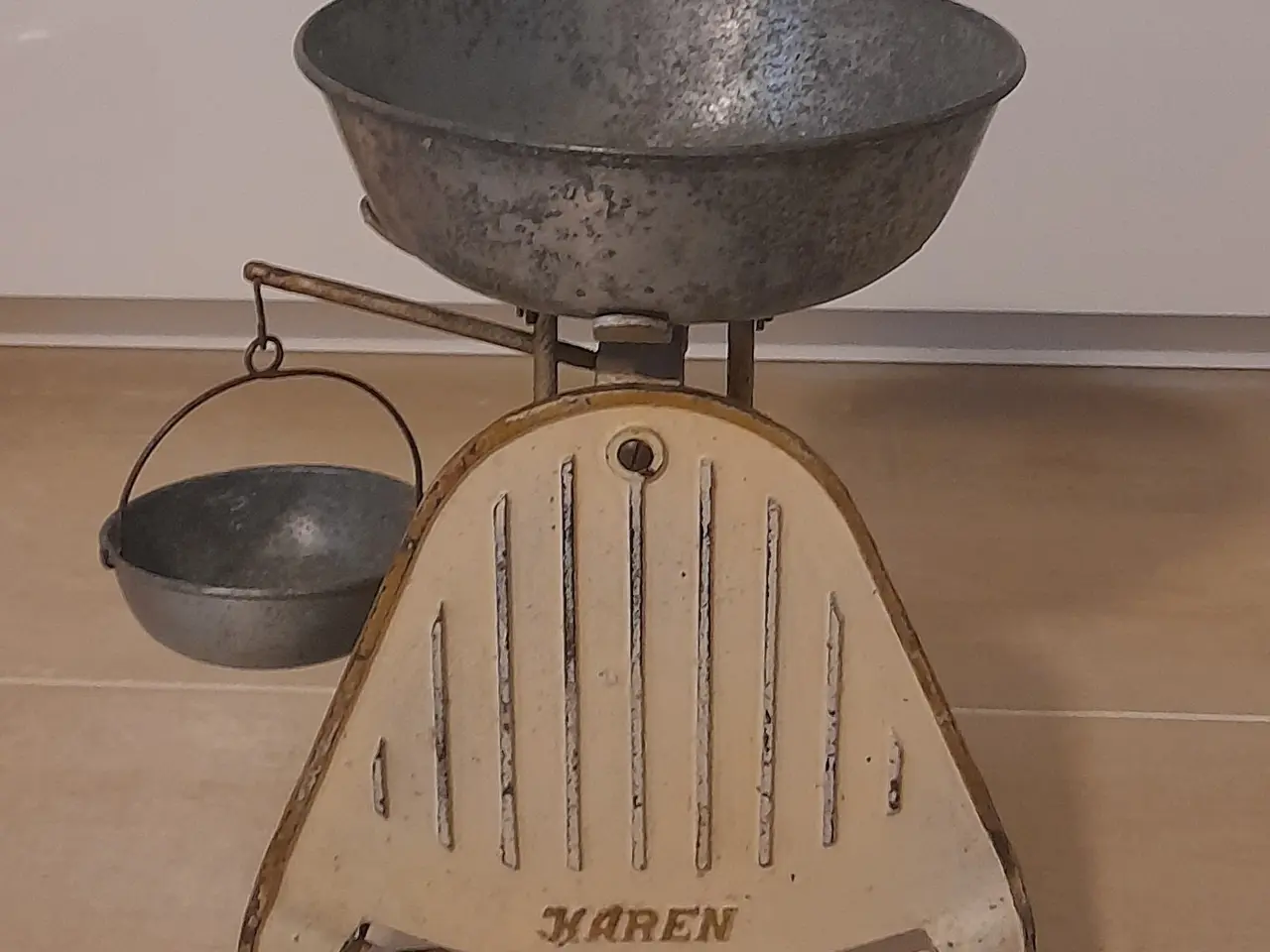 Billede 1 - Antik bordvægt af mærket Karen.