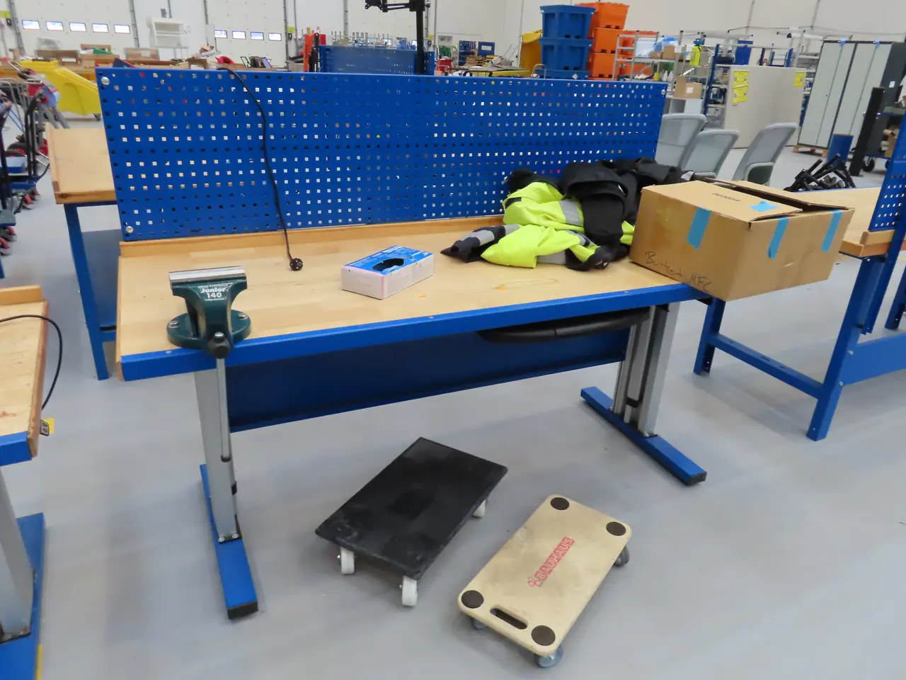 Billede 1 - El. Hæve/sænke arbejdsbord med skruestik RIDGID Junior 140