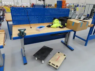 El. Hæve/sænke arbejdsbord med skruestik RIDGID Junior 140