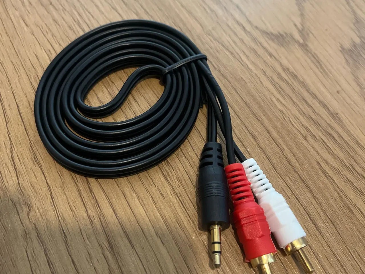 Billede 2 - 3.5mm han til 2x RCA AUX lydkabel 140 cm, sort