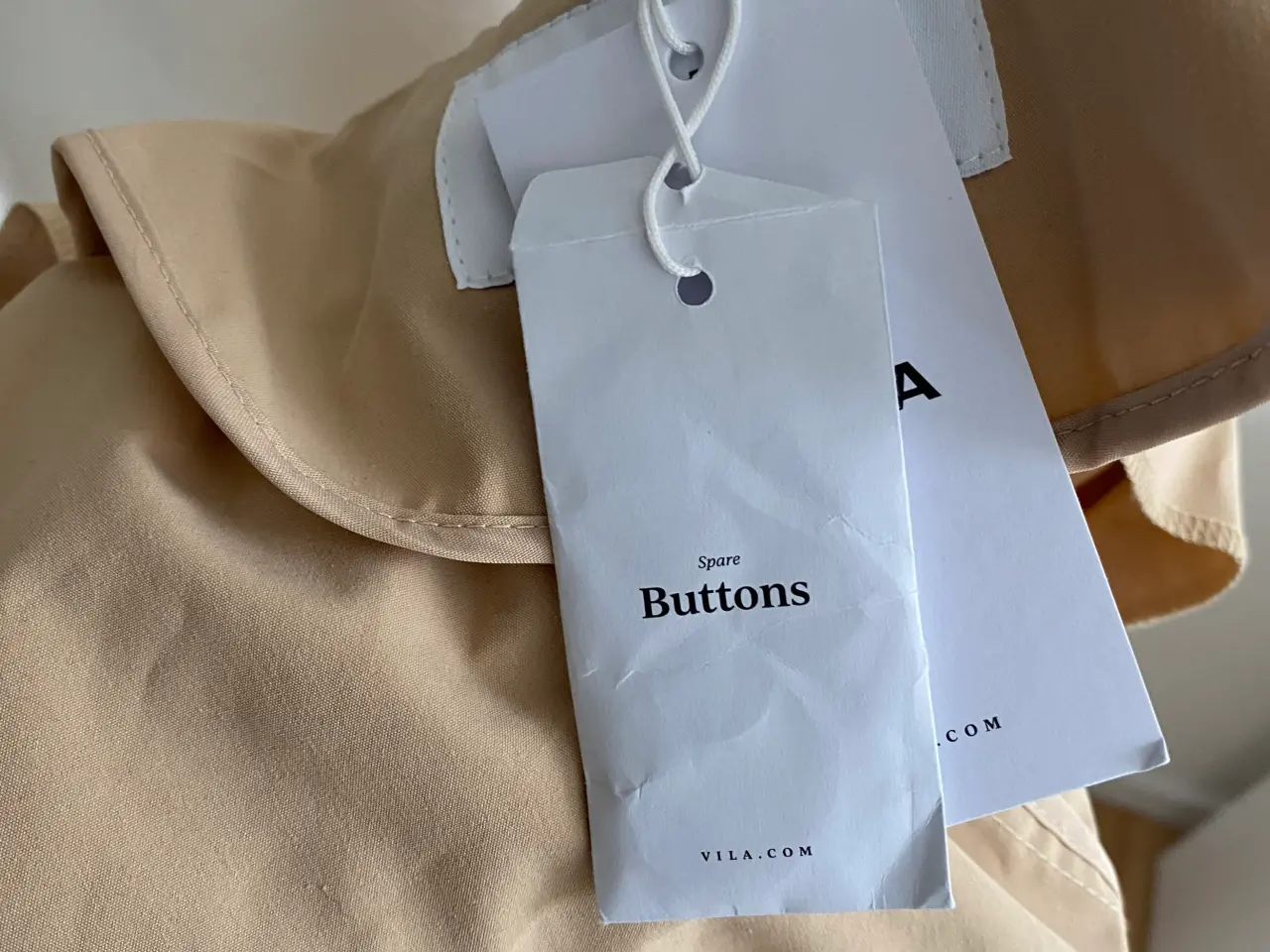 Billede 15 - Beige Trenchcoat fra Vila