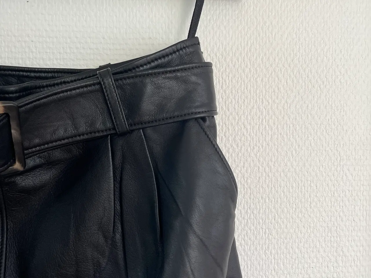 Billede 5 - Sort læder nederdel Massimo Dutti str M