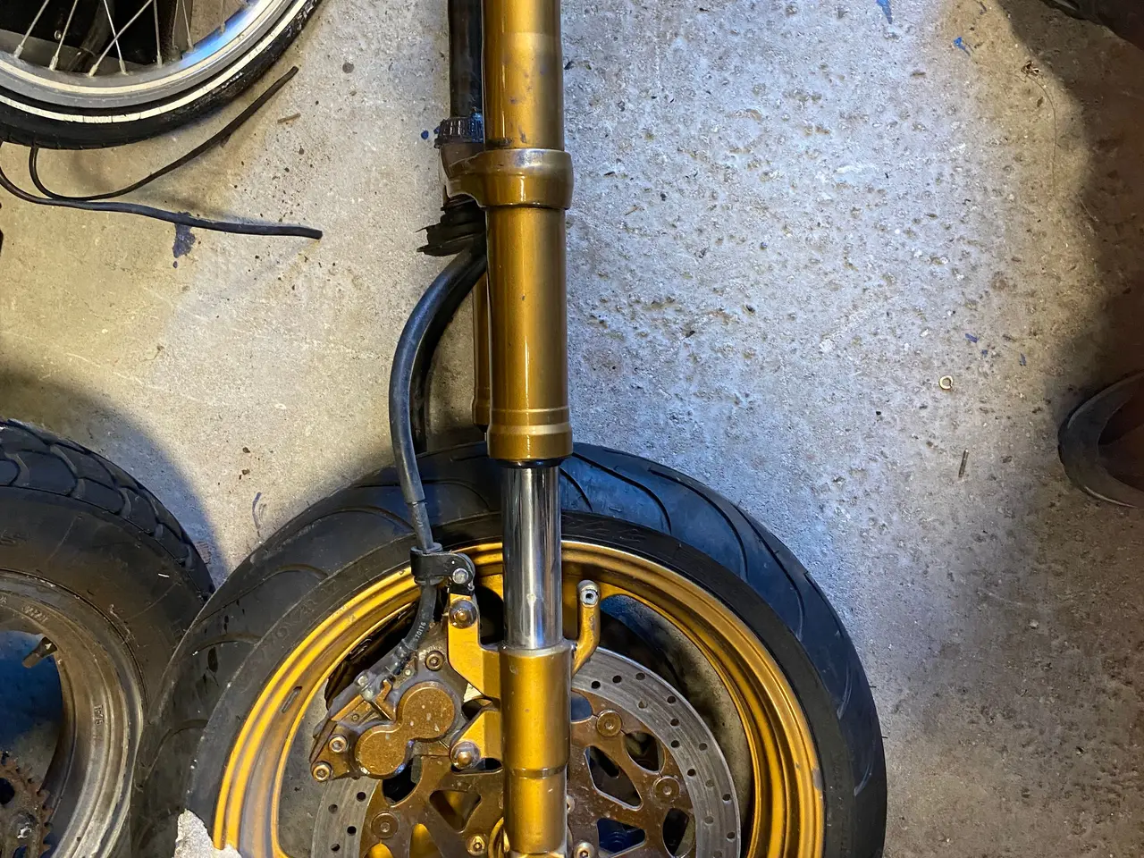 Billede 1 - Fzr 1000 forgaffel og bagsvinger 