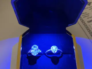 To elegante diamantringe med certifikater – sælges