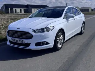 Ford Mondeo 2.0 TDCi 150 hk hatchback årgang 2015