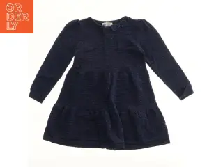 Langærmet kjole med struktur fra H&M (str. 104)
