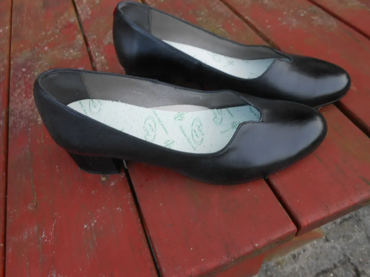 Billede 2 - Plads til dine tær. Sorte Dame Pumps.