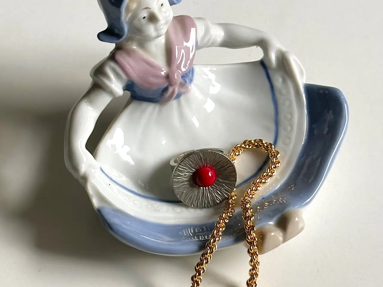 Billede 2 - Porcelænsfigur, 1987