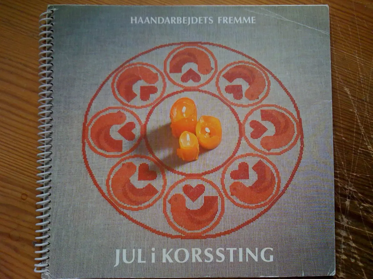 Billede 1 - Diverse HAANDARBEJDETS FREMME - Årets korssting 