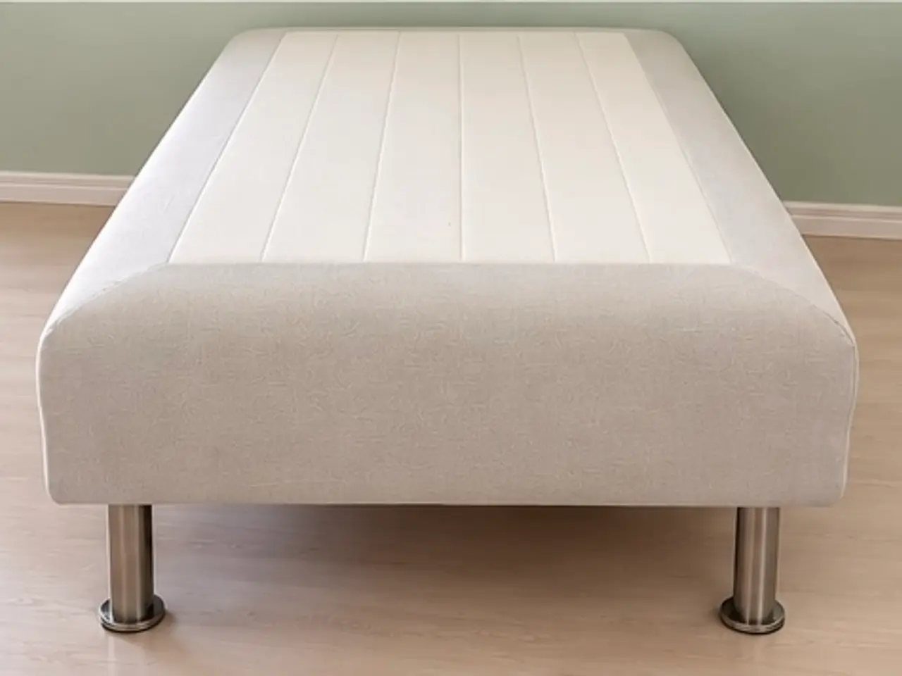 Billede 2 - Elegant og stilren seng fra JYSK – 90 × 200 cm