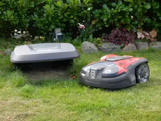 ROBOTPLÆNEKLIPPER, Husqvarna 405X med garage