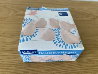 6 stk. lyserøde porcelænsfugle med hvide silkebånd