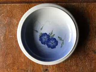 Royal Copenhagen skål nr 2800/2559