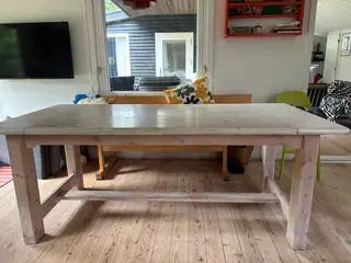 Bord i fyrretræ - matlakeret
