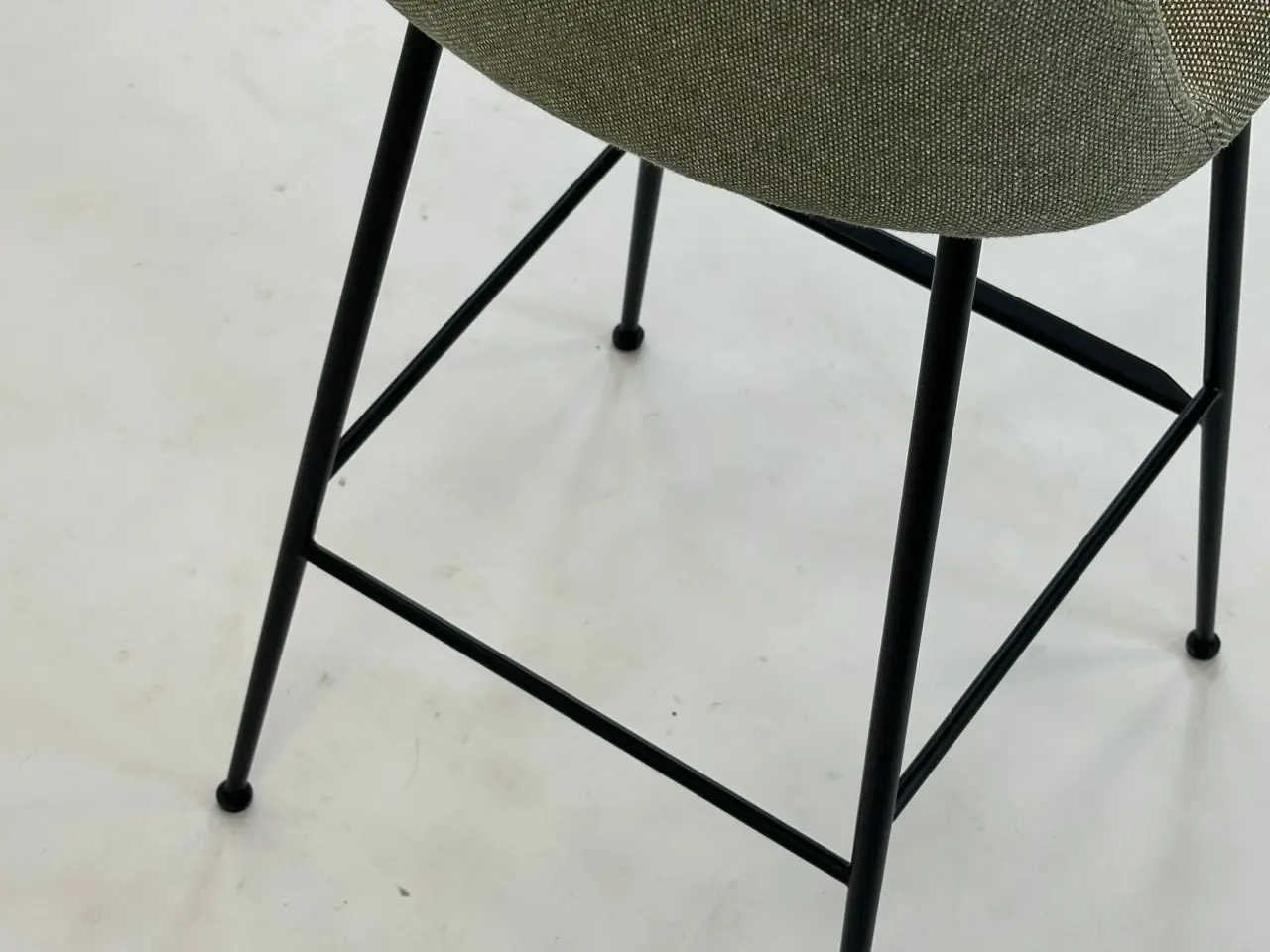 Billede 9 - &tradition Rely Barstol – Grøn med Sort Stel SH 65 cm