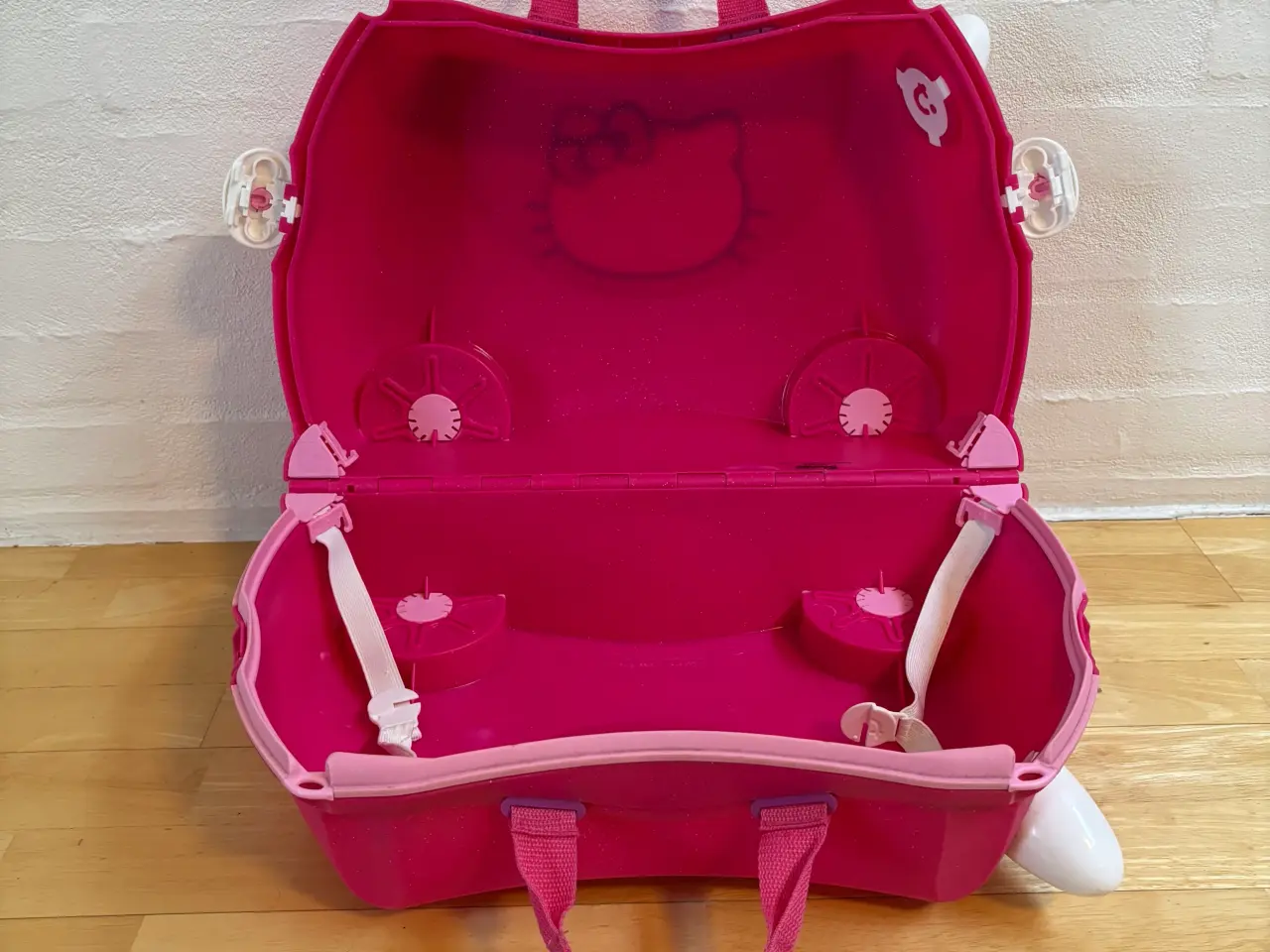 Billede 2 - Hello Kitty kuffert til børn