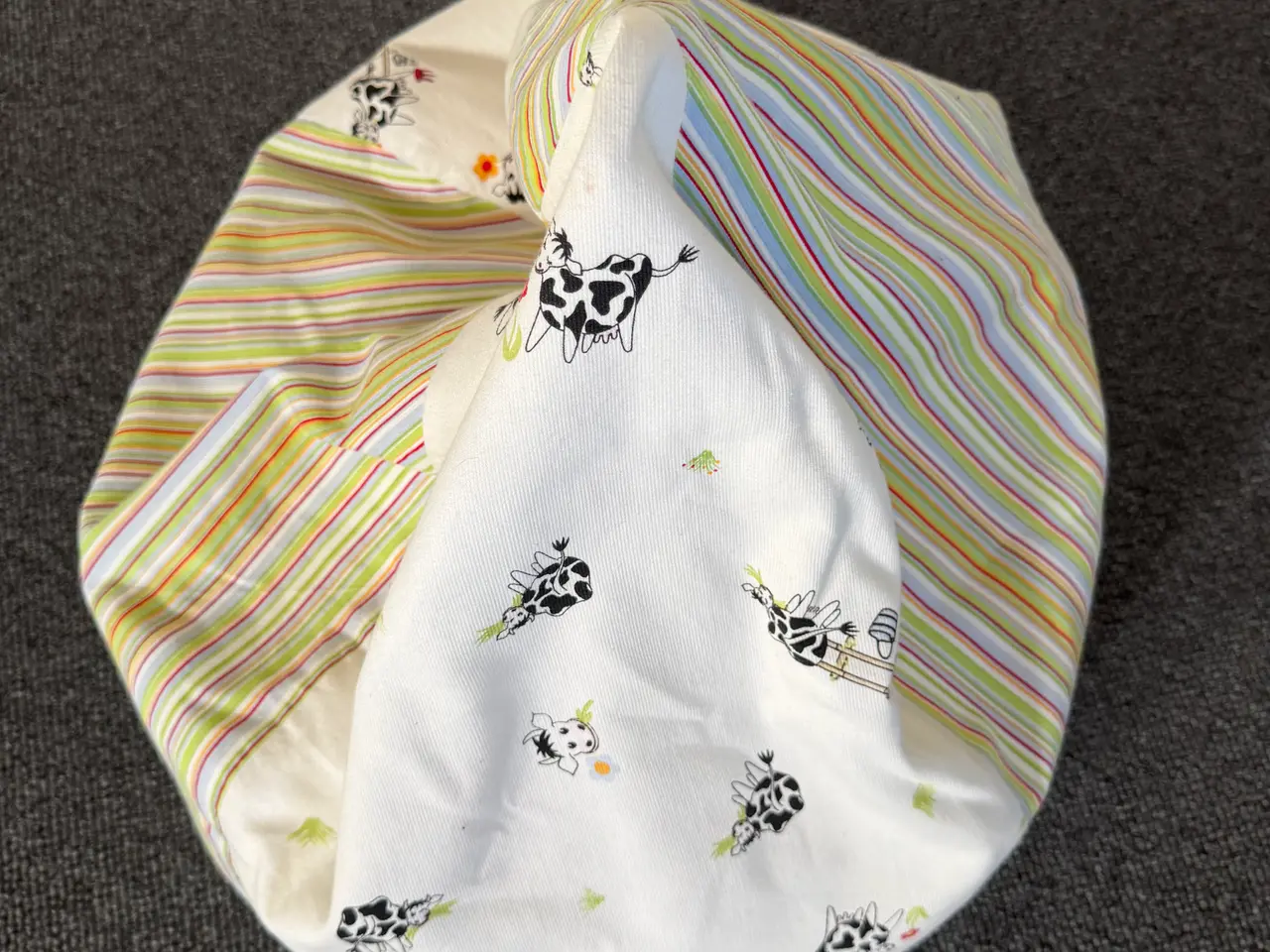 Billede 1 - Baby sækkestol m. ko-motiver og regnbuefarver