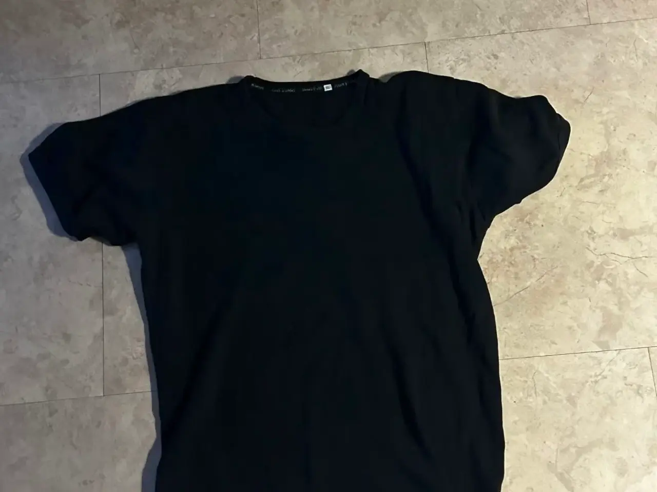 Billede 1 - Sælger 4 t-shirts