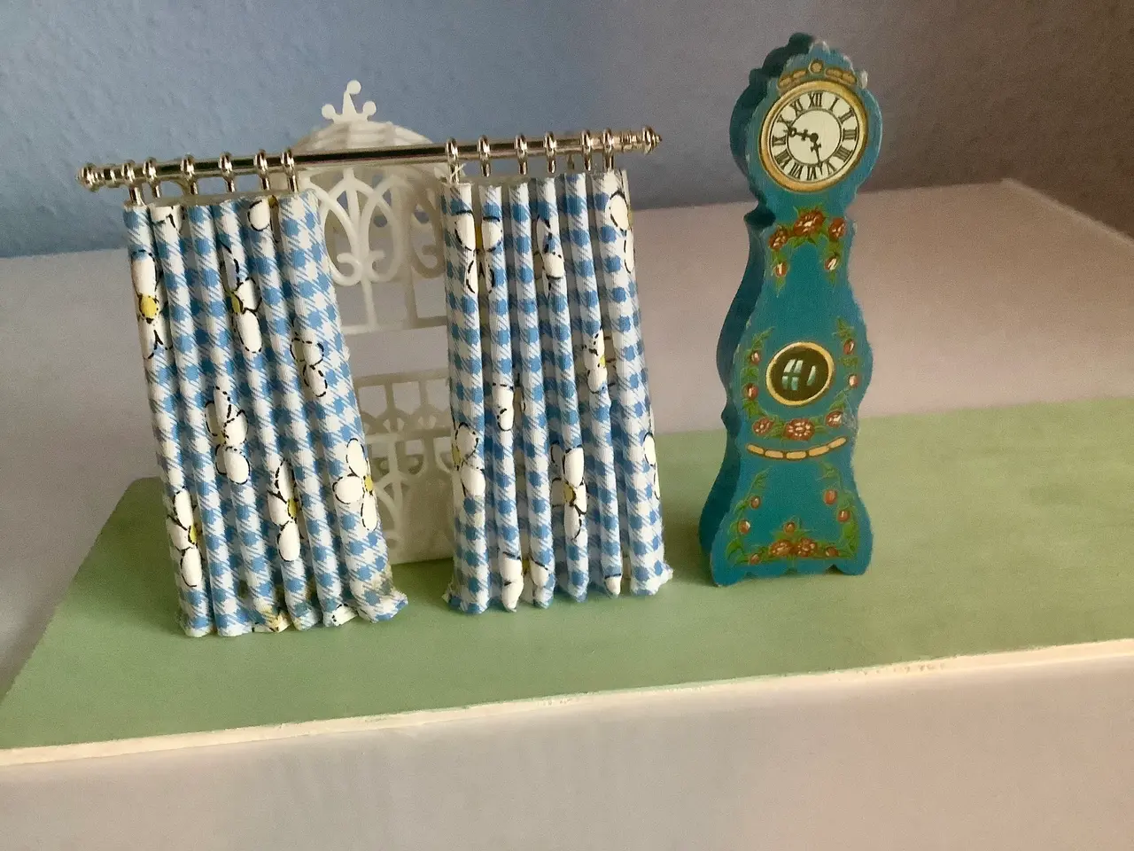 Billede 2 - Lundby dukkehus gardin og gulvur.