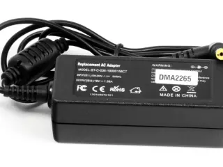 30W 19V 1.58A strømforsyning med 5.5mm x 1.7mm stik - kompatibel