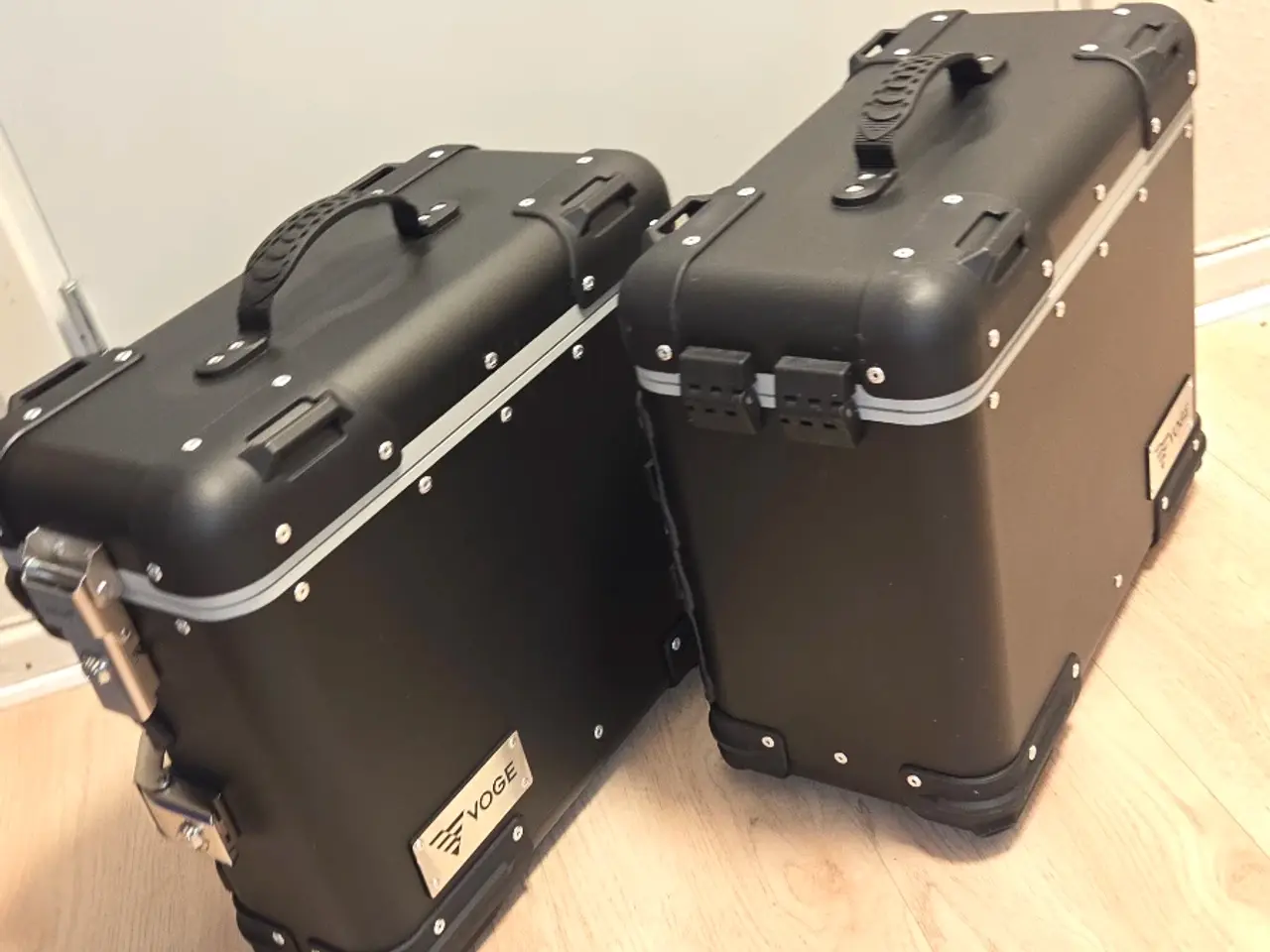 Billede 20 - VOGE sidekufferter i aluminium – 2 stk.
