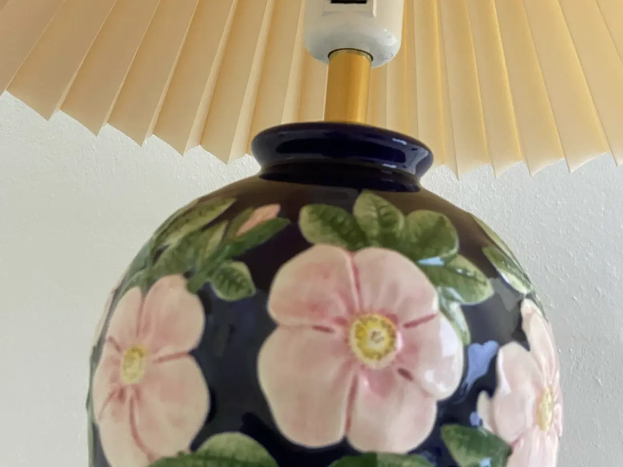Billede 3 - Bordlampe med blomster