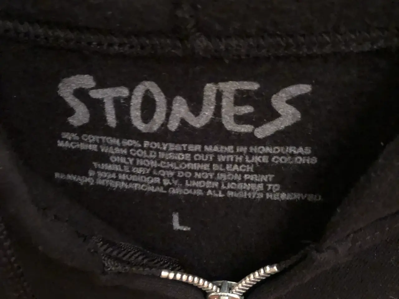 Billede 3 - STONES hættetrøje med logo og tekst